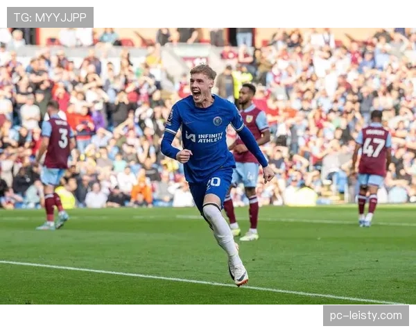 切尔西对曼联比赛第78分钟，帕尔默主罚点球命中，将比分改写为2-2