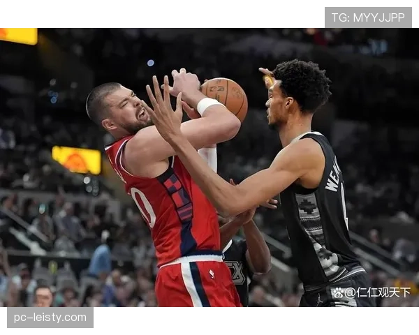 特写：文班亚马蝉联DPOY后，在训练馆加练罚球至深夜